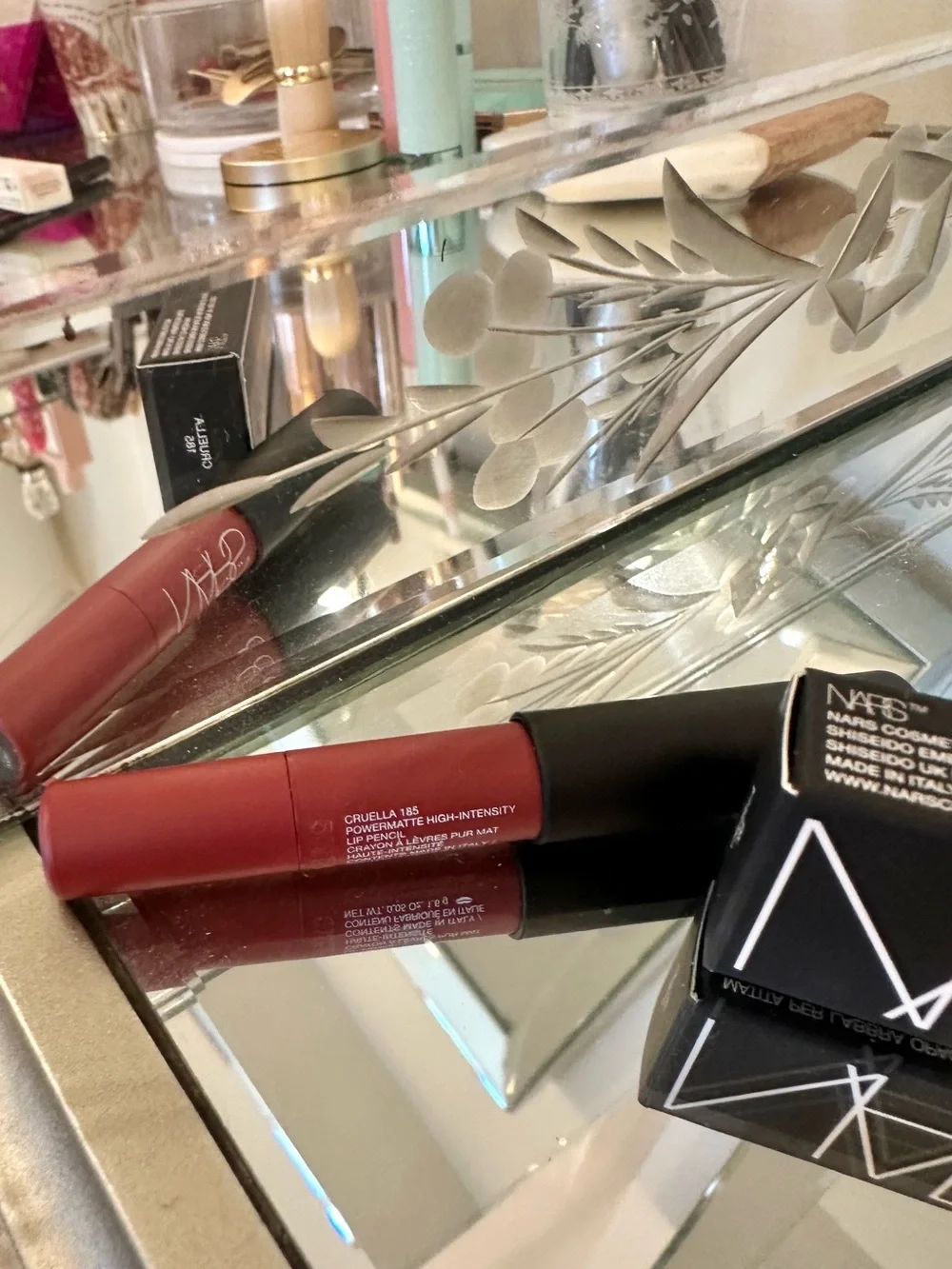New NARS Lipstick Pencil “Cruella” Mini